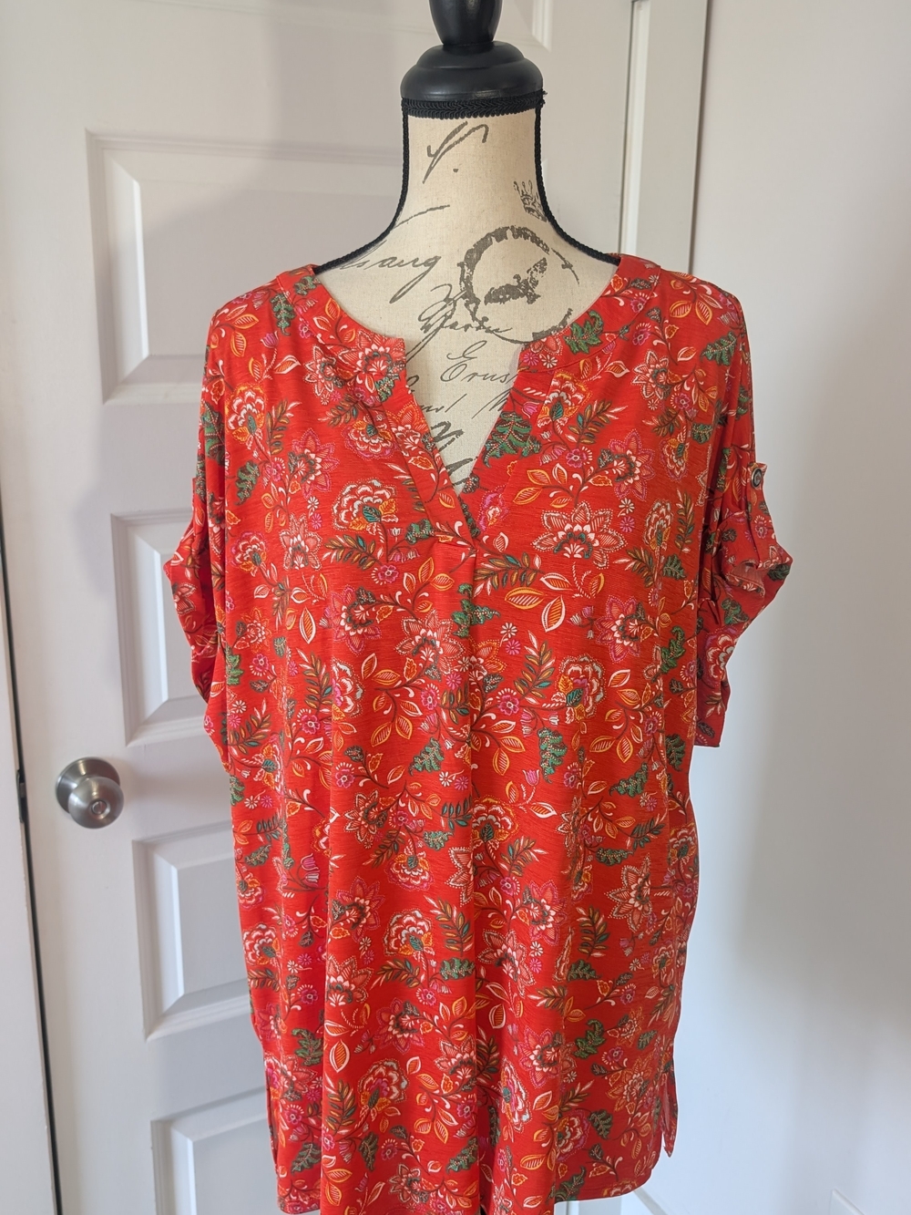 Dear Scarlett Floral V-Neck Blouse with Roll-Tab Sleeves Size 3X